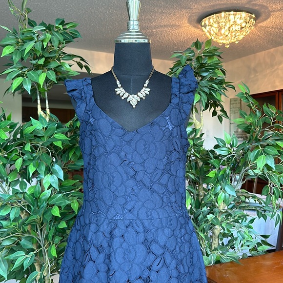 💖 Monteau Navy Lace Dress Size Large (fits like a Medium) - Picture 4 of 12